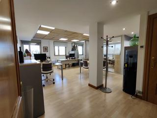 Oficina  Logroño - teruel. Oficina totalmente montada para entrar en los lirios, junto al c