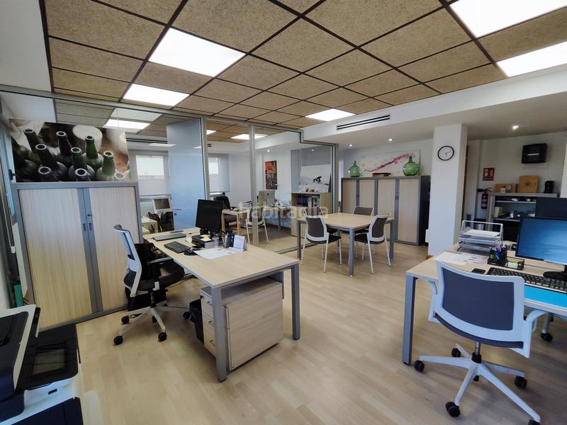 Foto 1036221e-9672-4ba2-ba23-f3a079b77f24. Oficina  totalmente montada para entrar en Los Lirios, junto al centro comercial berceo en Logroño