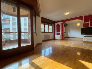 Appartement  Logroño - gonzalo de berceo. Vivienda de gran dimensión en el centro de logroño con garaje y