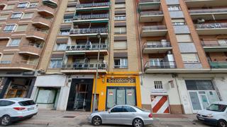 Location Local commercial  Logroño - duques de nájera. Amplio local con vado en duques de nájera de logroño, parte nave