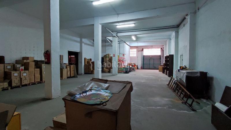 Foto cbe0fec0-5187-4ab3-b80f-fccfb4d7b436. Local comercial local muy grande con vado permanente en beatos mena y navarrete . en Logroño