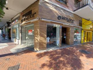 Lloguer Local Comercial  Logroño - calle general vara de rey esquina perez galdos san ant. Local en esquina, con amplia fachada, en el mejor zona comercial