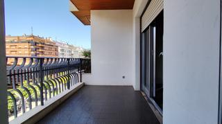 Appartement  Logroo - gran via juan carlos i. Vivienda de 4 dormitorios con trastero a reformar con terraza a