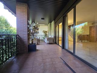 Casa aparellada  Lardero - urbanizacin las garzas. travesa avenida de madrid. Unifamiliar pareado con jardin privado en avenida de madrid de l