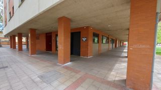 Alquiler Local Comercial  Logroño - club deportivo. Espectacular local con tres fachadas y parking gratuito a 100 me