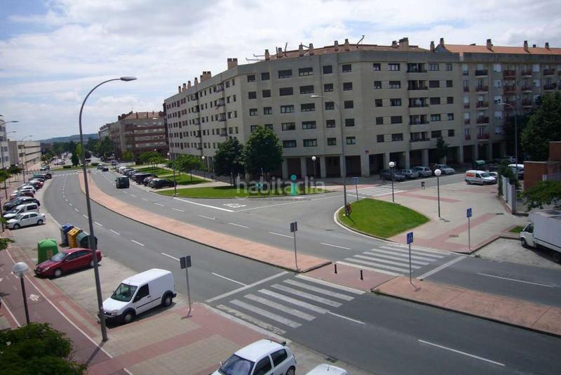 Foto b0850416-f1df-493a-a923-38bccf88d40e. Alquiler piso apartamento luminoso , con piscina en paseo del prior con terraza, piscina y zona comunitaria .. en Logroño