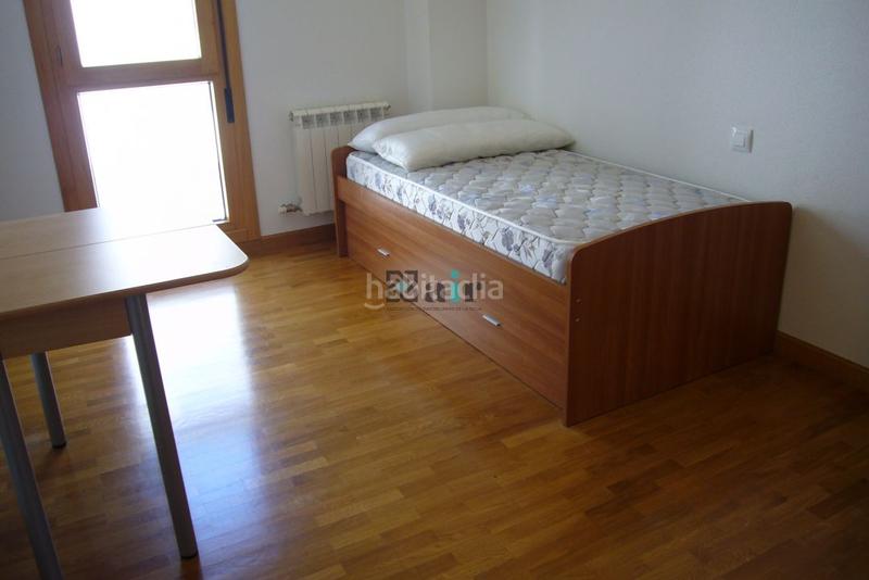 Foto c37d6edd-34d1-4892-9f08-ec9756ce4fa1. Alquiler piso apartamento luminoso , con piscina en paseo del prior con terraza, piscina y zona comunitaria .. en Logroño