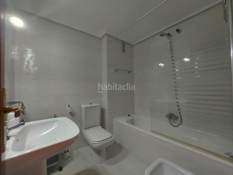 Foto 061ac64c-9d51-4196-9de5-cc7f0fdb08c6. Alquiler piso vivienda de 3 dormitorios ,sin amueblar, en club deportivo con garaje y zona comunitaria con piscina . en Logroño