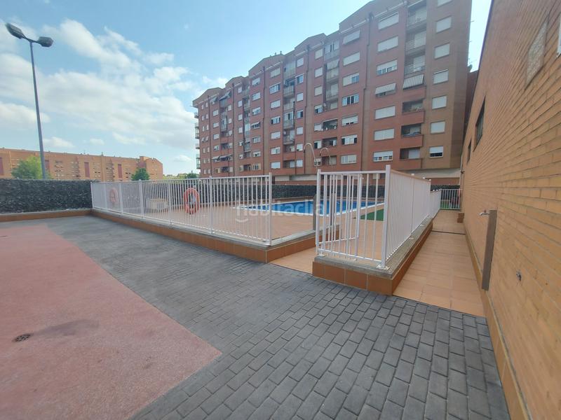 Foto 6127e1ef-0c9f-42c6-b817-c953c95b243f. Alquiler piso vivienda de 3 dormitorios ,sin amueblar, en club deportivo con garaje y zona comunitaria con piscina . en Logroño