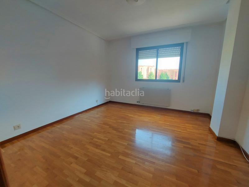 Foto 6fdafa65-01ca-4b18-9f40-639dea0bcef0. Alquiler piso vivienda de 3 dormitorios ,sin amueblar, en club deportivo con garaje y zona comunitaria con piscina . en Logroño