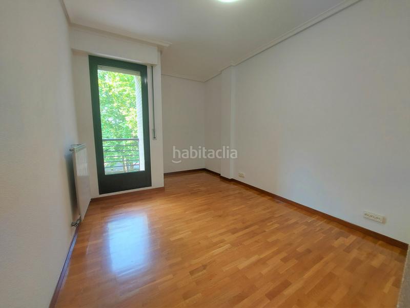 Foto 79328c51-9a76-4d99-9761-6151b200b755. Alquiler piso vivienda de 3 dormitorios ,sin amueblar, en club deportivo con garaje y zona comunitaria con piscina . en Logroño
