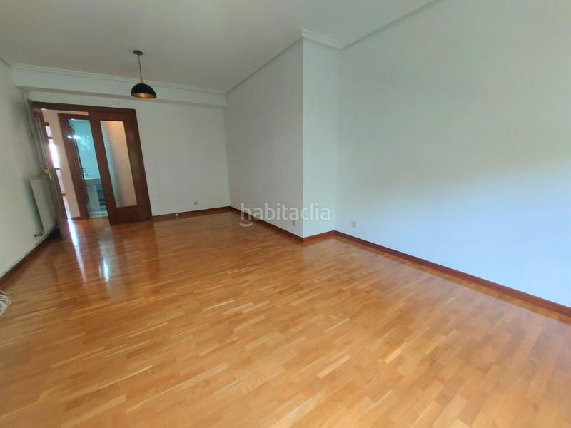 Foto 8150ccd0-4784-4cfc-89bb-70be3d945db9. Alquiler piso vivienda de 3 dormitorios ,sin amueblar, en club deportivo con garaje y zona comunitaria con piscina . en Logroño