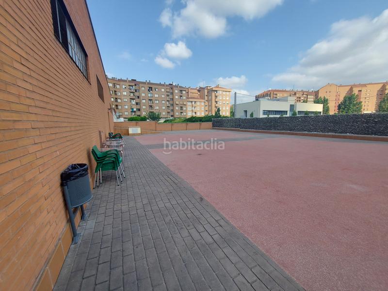 Foto dc62931b-86eb-4fa0-b392-ad4d48314891. Alquiler piso vivienda de 3 dormitorios ,sin amueblar, en club deportivo con garaje y zona comunitaria con piscina . en Logroño