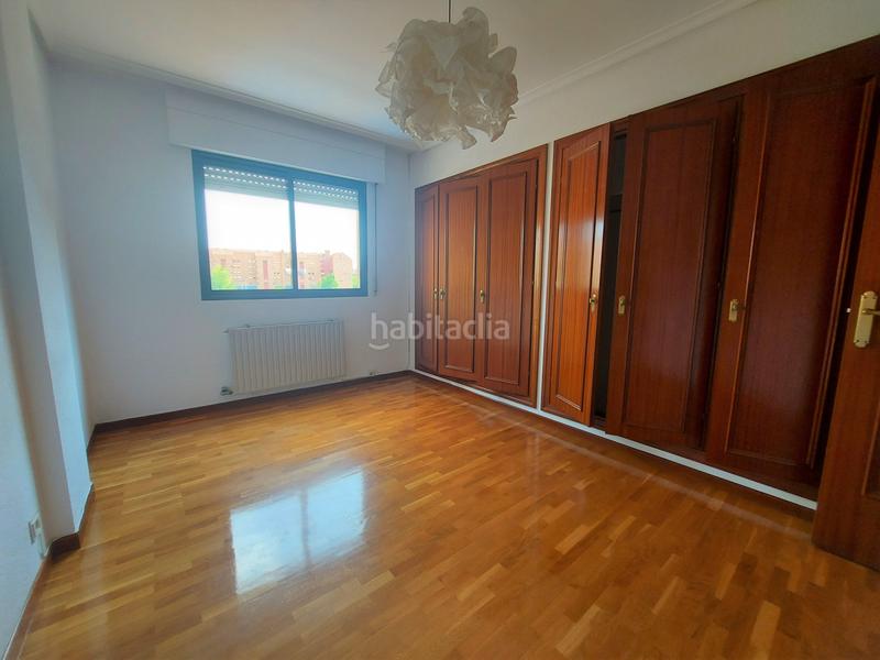 Foto dd3d893a-0d0c-4818-b3ec-d07673a8d560. Alquiler piso vivienda de 3 dormitorios ,sin amueblar, en club deportivo con garaje y zona comunitaria con piscina . en Logroño