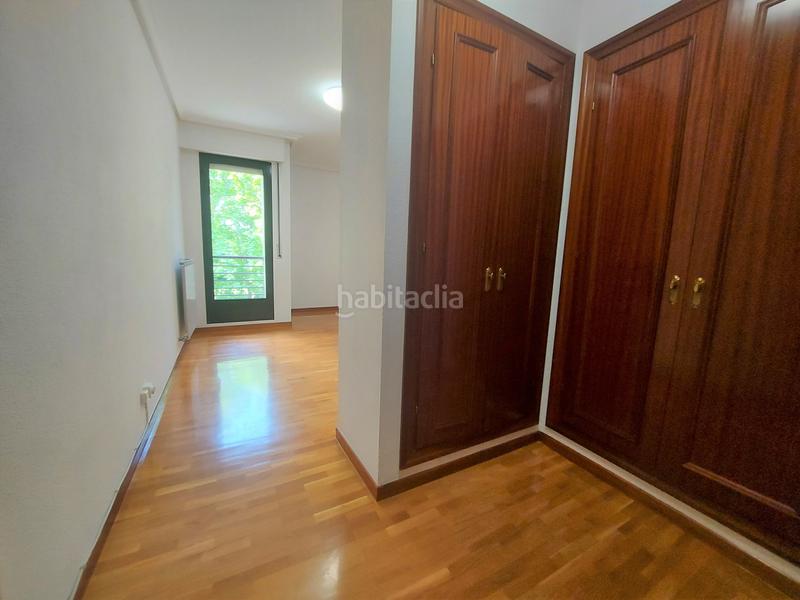 Foto e595cc6d-93aa-44b7-8954-04eef312ff6a. Alquiler piso vivienda de 3 dormitorios ,sin amueblar, en club deportivo con garaje y zona comunitaria con piscina . en Logroño