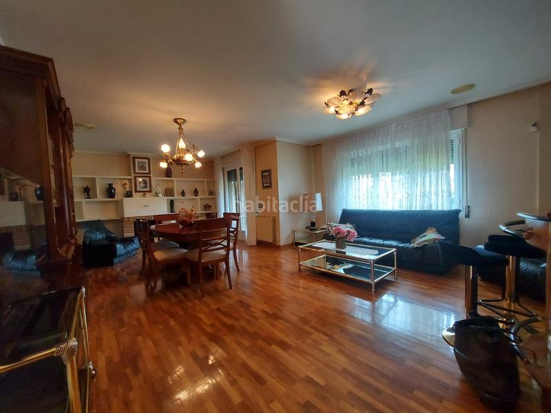 Foto 594fe2d8-7a23-4fe9-add4-48cc46dd9f1e. Casa con riscaldamento parcheggio in Avenida Madrid Logroño