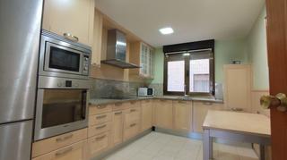 Appartement  Logroño - gonzalo de berceo. Vivienda de cuatro dormitorios con terraza en el centro de logro