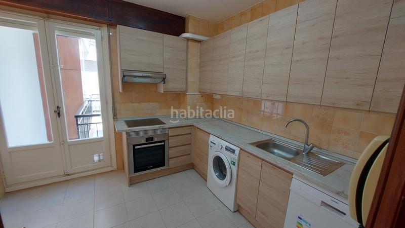 Foto 0a00b31a-cc8c-499c-a121-e28e43b58e74. Piso vivienda en pérez galdós con 4 dormitorios, 2 baños, garaje y trastero. en Logroño