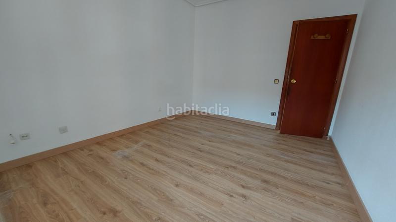 Foto d8afb117-ff7e-4fb2-9250-546b6825fe10. Piso vivienda en pérez galdós con 4 dormitorios, 2 baños, garaje y trastero. en Logroño
