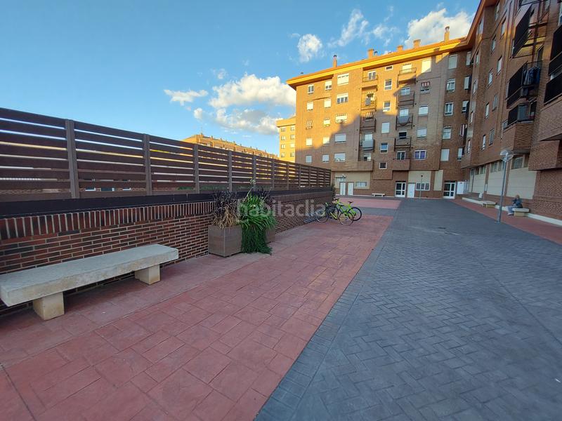 Foto 0cc9dbd8-3f52-4453-abf5-6ad82f862546. Location appartement avec chauffage parking piscine dans Logroño