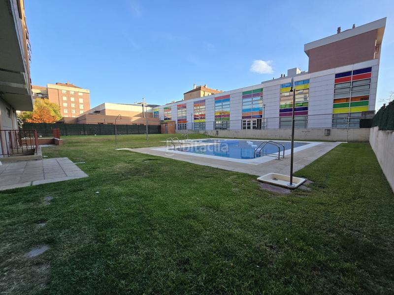 Foto 2c88f7c2-ca92-4019-9d2a-82ce4f81a1a8. Lloguer pis amb calefacció aparcament piscina a Cascajos - Piqueras Logroño