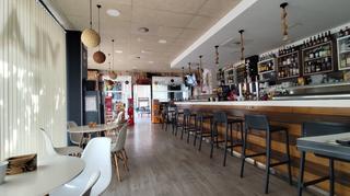 Traspàs Local Comercial  Villamediana de iregua - plaza doña ermesinda. Cafetería totalmente preparada en funcionamiento con amplio come