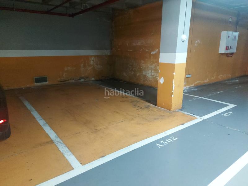 Foto e61068ae-e85c-47d4-b498-56b96f7d2409. Parking voiture dans Gran Via Logroño