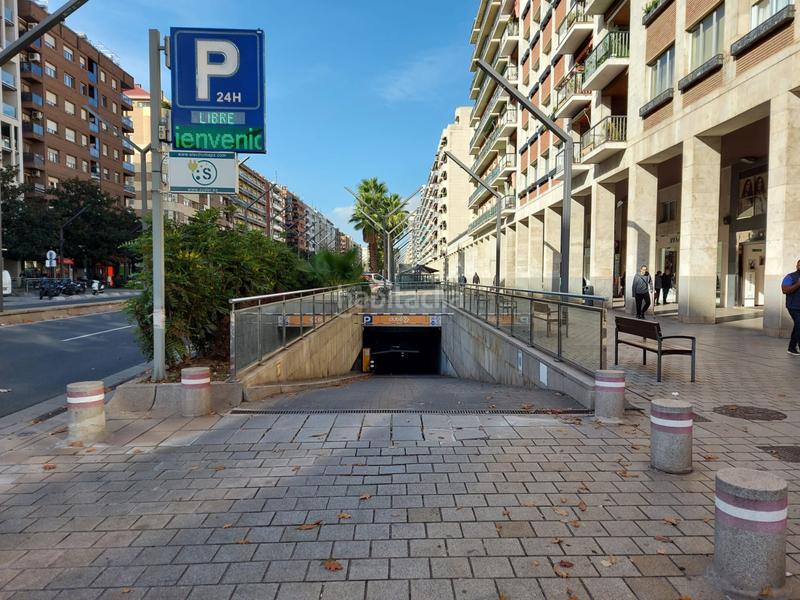 Foto ecc0eeef-da95-443f-b9a2-f62c7c9028f0. Parking voiture dans Gran Via Logroño