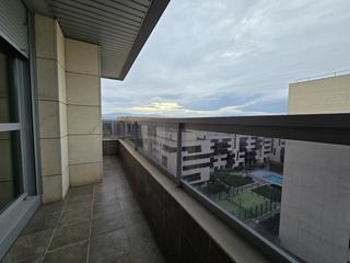 Piso  Logroño - residencial parque intermodal. marqués de larios. Piso de 3 dormitorios en cascajos, con zona verde y piscina