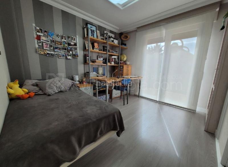 Foto 0f2abb83-d05c-41c6-8bc2-126dd1c2ed94. Maison jumelée avec chauffage parking piscine dans Avenida Madrid Logroño