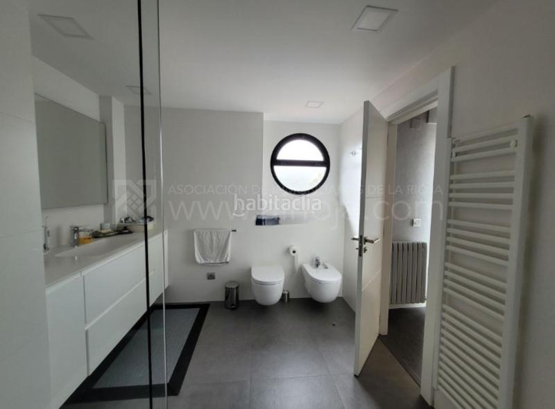 Foto 2df33400-2dbc-43ea-9848-73c0df524cfd. Maison jumelée avec chauffage parking piscine dans Avenida Madrid Logroño