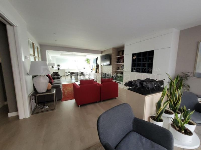 Foto 4b618447-f4de-4f20-bffa-e1f773fcf231. Maison jumelée avec chauffage parking piscine dans Avenida Madrid Logroño