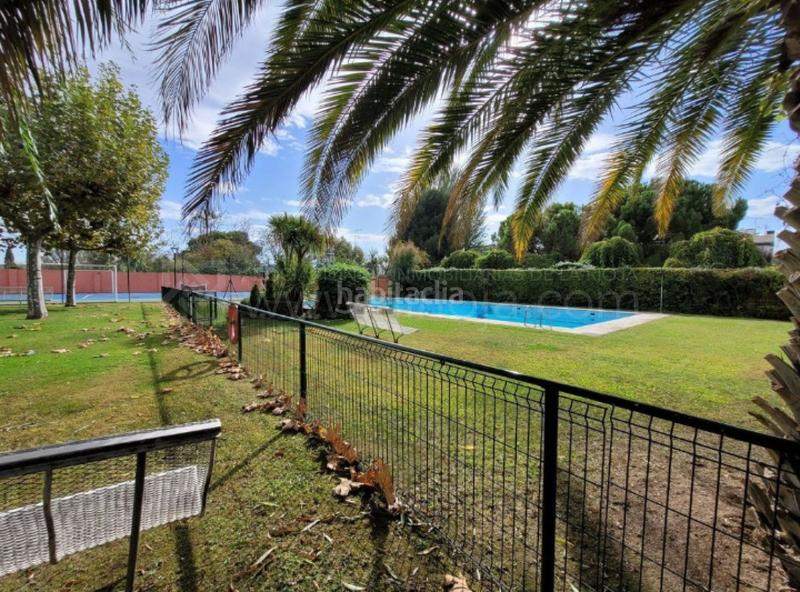 Foto 62fe4b6b-3f29-40fc-a75f-1a7ff90f1468. Maison jumelée avec chauffage parking piscine dans Avenida Madrid Logroño