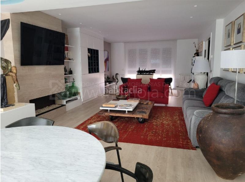 Foto 6d7fb96c-d1f7-43c0-814e-f7a83bf955be. Maison jumelée avec chauffage parking piscine dans Avenida Madrid Logroño