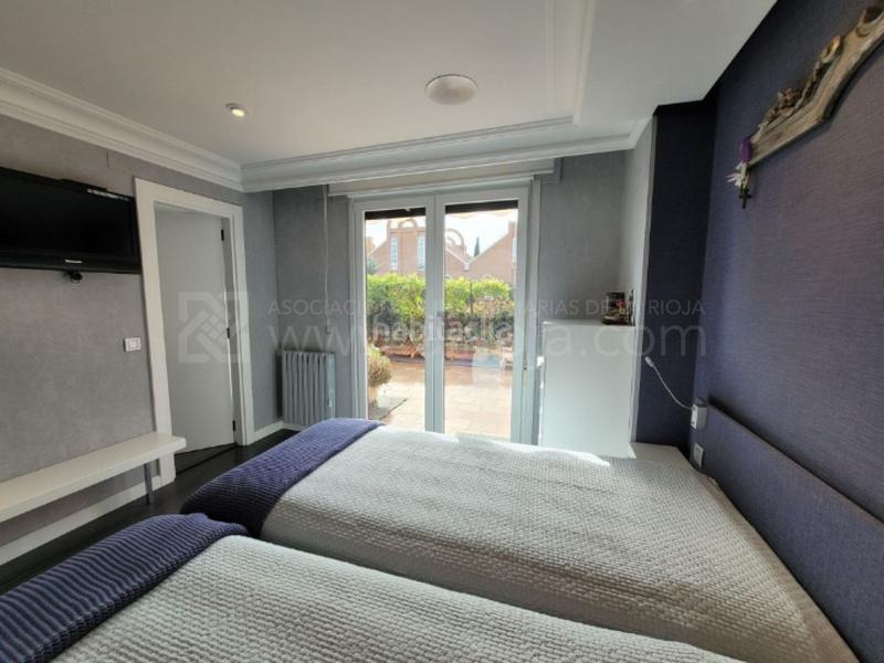 Foto 98af9ec9-a179-4c87-beb6-b65cdff9ef35. Maison jumelée avec chauffage parking piscine dans Avenida Madrid Logroño