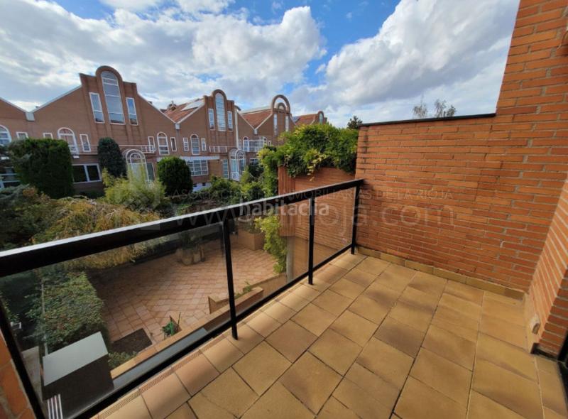 Foto b7dab864-1c19-464a-ae90-b856f651c7f5. Maison jumelée avec chauffage parking piscine dans Avenida Madrid Logroño