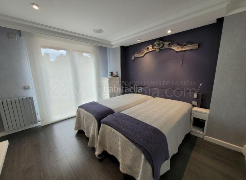 Foto bd8b6f38-55bb-44fd-9727-99746255d044. Maison jumelée avec chauffage parking piscine dans Avenida Madrid Logroño