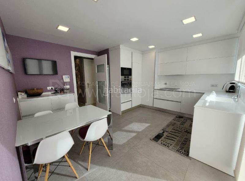 Foto c349f98a-d48b-4239-861e-e89ace143816. Maison jumelée avec chauffage parking piscine dans Avenida Madrid Logroño