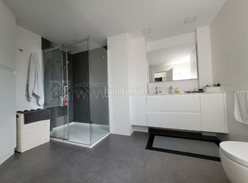 Foto c5f56a8a-afb4-4c99-b2eb-b80dd86bbd30. Maison jumelée avec chauffage parking piscine dans Avenida Madrid Logroño