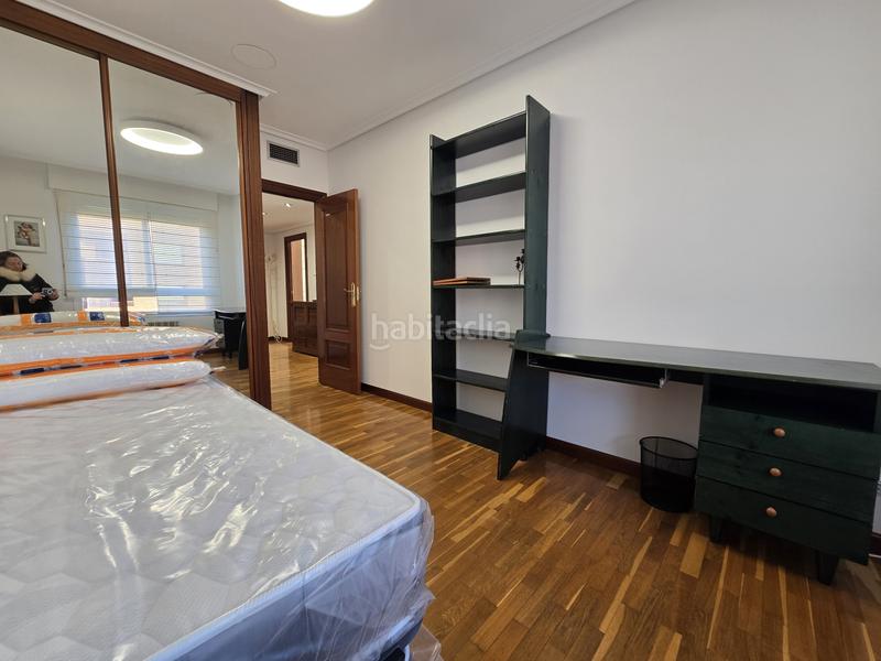 Foto eb6c1ce8-a6fc-4451-8080-c96f13c8a9fd. Alquiler piso estupendo piso en cascajos. amueblado y con piscina en zona comunitaria. en Logroño