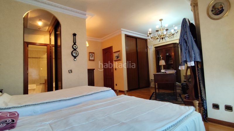 Foto f8e5ade8-26fe-43cd-8767-a97b9f2e6a12. Casa amb calefacció piscina a Avenida Madrid Logroño