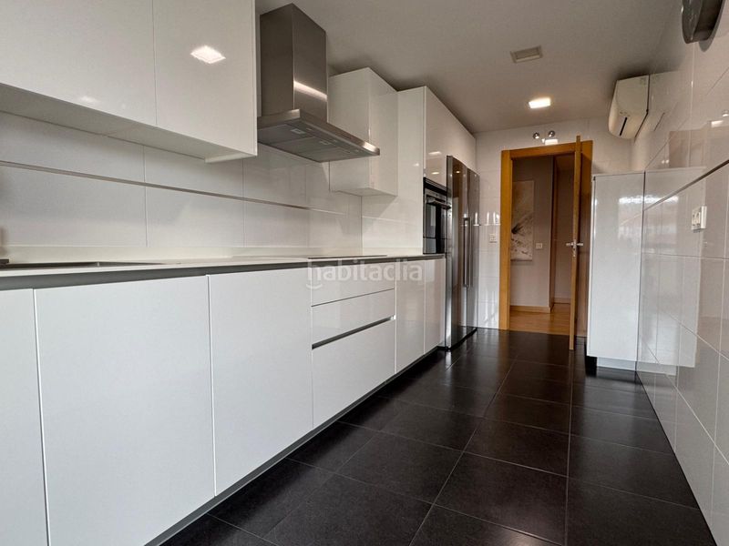 Foto 05a3db7f-cf53-4e01-b5a4-353043088951. Pis amb calefacció aparcament piscina a Cascajos - Piqueras Logroño