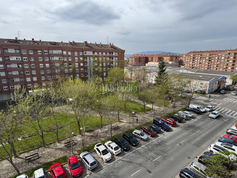 Foto ba6d5811-029f-4322-91aa-132f78fe79ac. Pis amb calefacció aparcament piscina a Cascajos - Piqueras Logroño