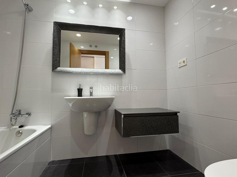 Foto f3e9b519-8a24-42f4-aef6-d6acd0314df5. Pis amb calefacció aparcament piscina a Cascajos - Piqueras Logroño