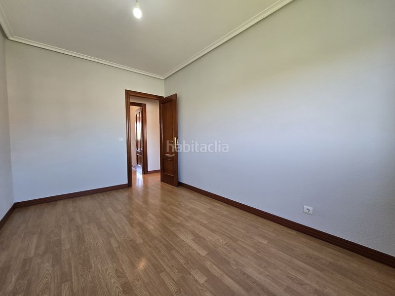 Foto 06b0a7d6-a225-4c73-8d45-9afc016a4cbd. Pis amb calefacció aparcament a Portillejo - Valdegastea Logroño