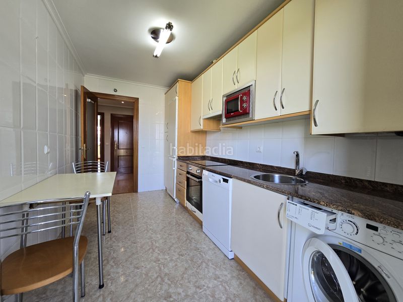 Foto b07d63cc-e5bf-4f45-9a25-02459e644d4e. Pis amb calefacció aparcament a Portillejo - Valdegastea Logroño