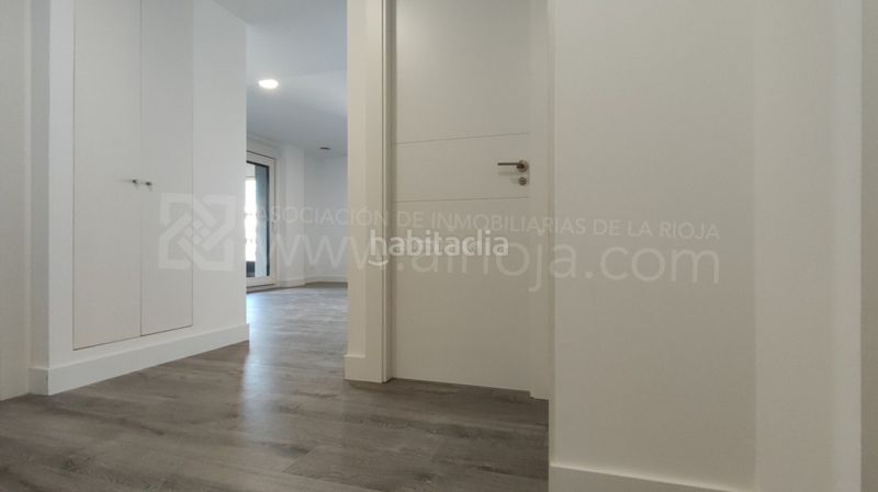 Foto f99ea2c4-d7f8-4ff5-869e-bebd4072311c. Pis amb calefacció aparcament piscina a San Adrián Logroño