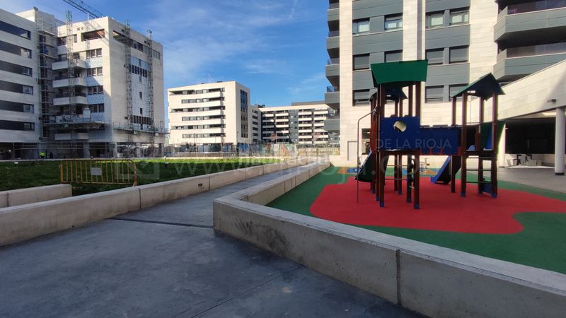 Foto fd3dcd99-d5a1-48e3-83ec-8cf695119bcd. Pis amb calefacció aparcament piscina a San Adrián Logroño