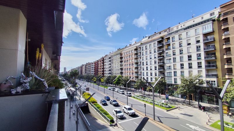 Foto c12eaf61-e910-4194-9aa9-2ea304d63130. Pis amb calefacció aparcament a Gran Via Logroño