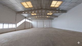 Nau industrial  Oyon - roncesvalles. Nave en primera linea muy comercial en oyón con amplia fachada.